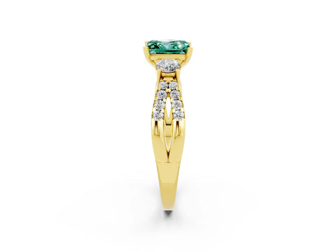 Yellow gold Princess Cut Green Sapphire Three-Stone Ring with Pavé Split Shank and Four-Prong Setting_2