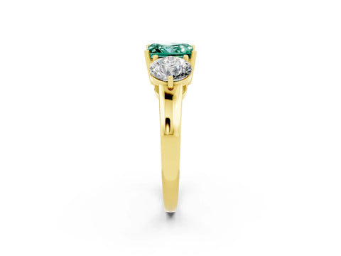 Yellow gold Princess Cut Green Sapphire Three-Stone Ring with Prong Setting and Classic Band_2