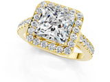Yellow gold Princess Cut Halo Diamond Ring with Pavé Band and Three-Prong Setting_1