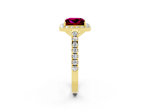 Yellow gold Princess Cut Halo Diamond Ring with Pavé Band and Three-Prong Setting_2