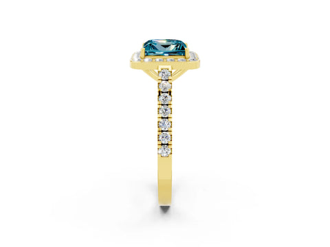 Yellow gold Princess Cut Halo Diamond Ring with Pavé Band and Three-Prong Setting_2