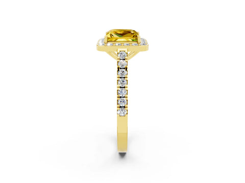 Yellow gold Princess Cut Halo Diamond Ring with Pavé Band and Three-Prong Setting_2