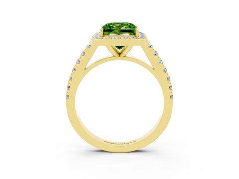 Yellow gold Princess Cut Halo Diamond Ring with Pavé Band and Three-Prong Setting_3