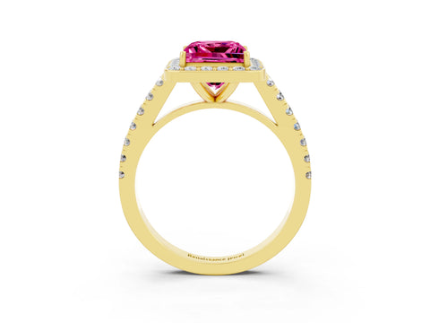 Yellow gold Princess Cut Halo Diamond Ring with Pavé Band and Three-Prong Setting_3