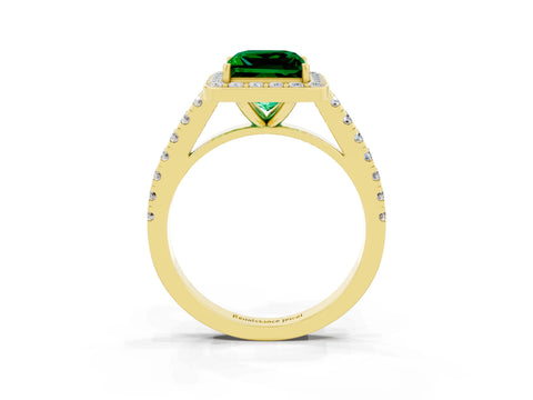 Yellow gold Princess Cut Halo Diamond Ring with Pavé Band and Three-Prong Setting_3
