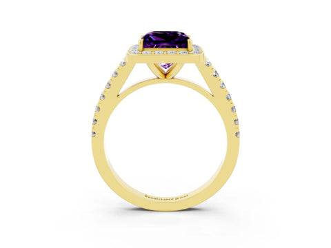 Yellow gold Princess Cut Halo Diamond Ring with Pavé Band and Three-Prong Setting_3