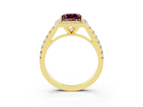 Yellow gold Princess Cut Halo Diamond Ring with Pavé Band and Three-Prong Setting_3