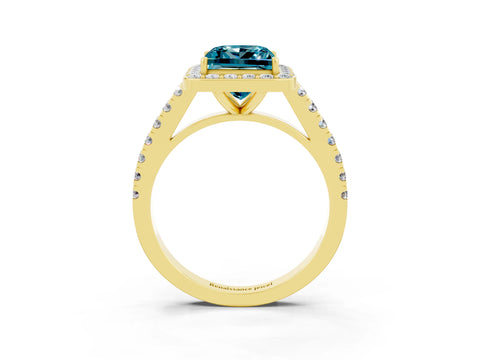 Yellow gold Princess Cut Halo Diamond Ring with Pavé Band and Three-Prong Setting_3