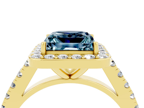 Yellow gold Princess Cut Halo Diamond Ring with Pavé Band and Three-Prong Setting_4
