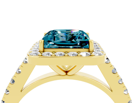 Yellow gold Princess Cut Halo Diamond Ring with Pavé Band and Three-Prong Setting_4