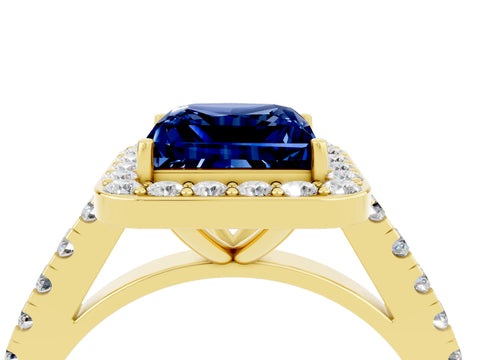 Yellow gold Princess Cut Halo Diamond Ring with Pavé Band and Three-Prong Setting_4