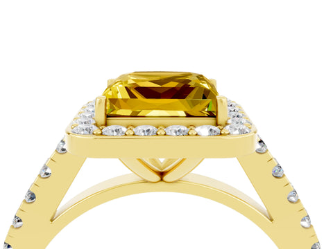 Yellow gold Princess Cut Halo Diamond Ring with Pavé Band and Three-Prong Setting_4