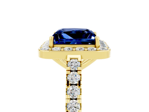 Yellow gold Princess Cut Halo Diamond Ring with Pavé Band and Three-Prong Setting_5