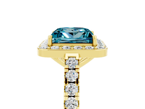 Yellow gold Princess Cut Halo Diamond Ring with Pavé Band and Three-Prong Setting_5