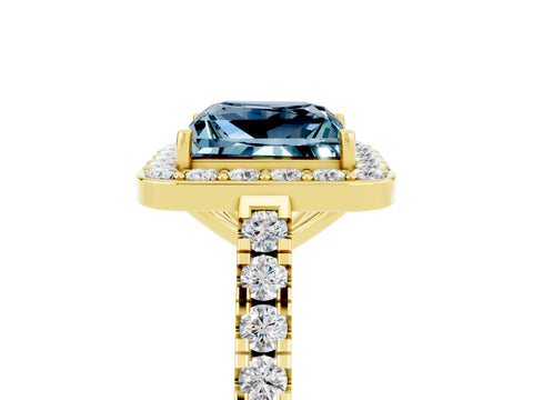 Yellow gold Princess Cut Halo Diamond Ring with Pavé Band and Three-Prong Setting_5