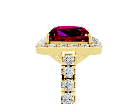 Yellow gold Princess Cut Halo Diamond Ring with Pavé Band and Three-Prong Setting_5