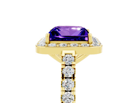 Yellow gold Princess Cut Halo Diamond Ring with Pavé Band and Three-Prong Setting_5