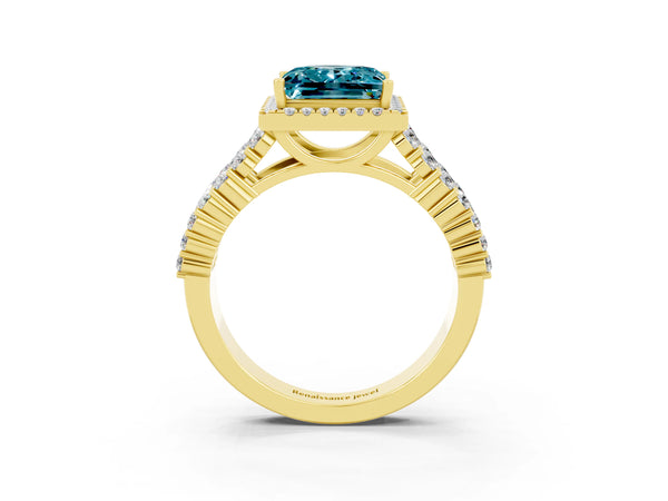 Yellow gold Princess Cut Halo Pavé Diamond Engagement Ring with Split Shank and Four-Prong Setting