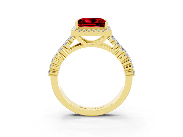 Yellow gold Princess Cut Halo Pavé Diamond Engagement Ring with Split Shank and Four-Prong Setting