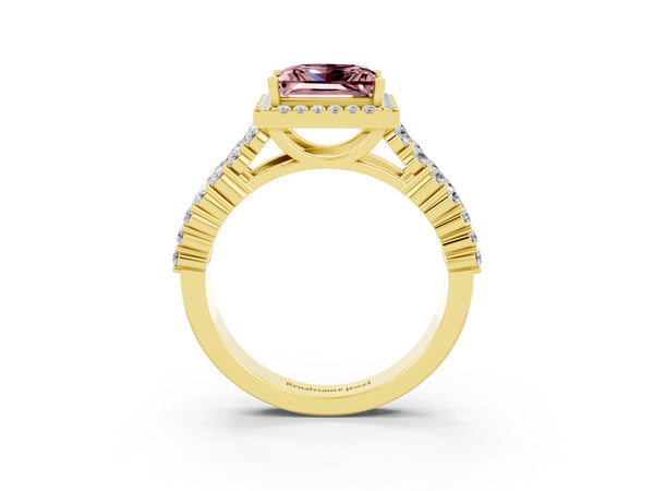 Yellow gold Princess Cut Halo Pavé Diamond Engagement Ring with Split Shank and Four-Prong Setting