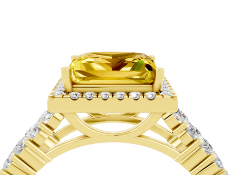 Yellow gold Princess Cut Halo Pavé Diamond Engagement Ring with Split Shank and Four-Prong Setting_4