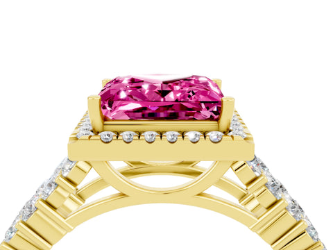Yellow gold Princess Cut Halo Pavé Diamond Engagement Ring with Split Shank and Four-Prong Setting_4