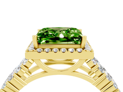 Yellow gold Princess Cut Halo Pavé Diamond Engagement Ring with Split Shank and Four-Prong Setting_4