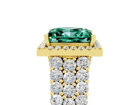 Yellow gold Princess Cut Halo Pavé Diamond Engagement Ring with Split Shank and Four-Prong Setting_5