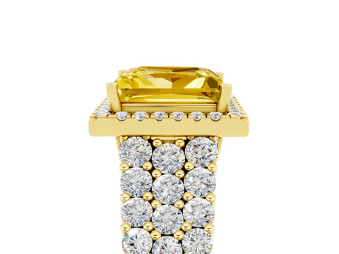 Yellow gold Princess Cut Halo Pavé Diamond Engagement Ring with Split Shank and Four-Prong Setting_5