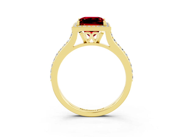 Yellow gold Princess Cut Halo Round Diamond Pavé Band with Four-Prong Setting