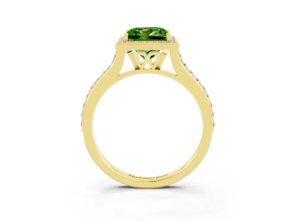 Yellow gold Princess Cut Halo Round Diamond Pavé Band with Four-Prong Setting