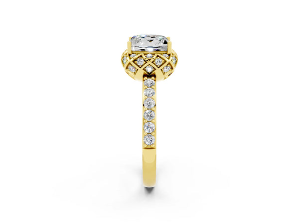 Yellow gold Princess Cut Moissanite Scalloped Halo Engagement Ring with Round Shared Prong Band