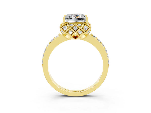 Yellow gold Princess Cut Moissanite Scalloped Halo Engagement Ring with Round Shared Prong Band