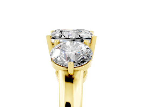 Yellow gold Princess Cut Moissanite Three-Stone Ring with Prong Setting and Classic Band_5