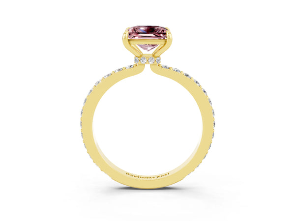 Yellow gold Princess Cut Morganite Solitaire Engagement Ring with Pavé Band and Four-Prong Setting