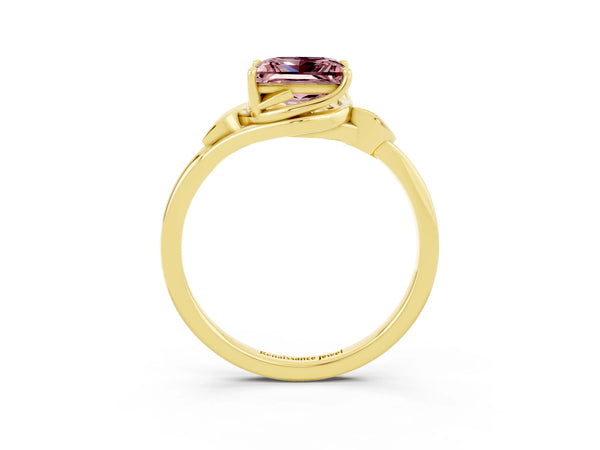 Yellow gold Princess Cut Morganite Solitaire Ring with Twist Band and Four-Prong Setting