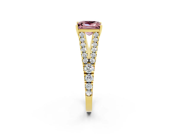 Yellow gold Princess Cut Morganite Split Shank Pavé Engagement Ring with Four-Prong Setting