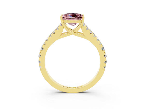 Yellow gold Princess Cut Morganite Split Shank Pavé Engagement Ring with Four-Prong Setting