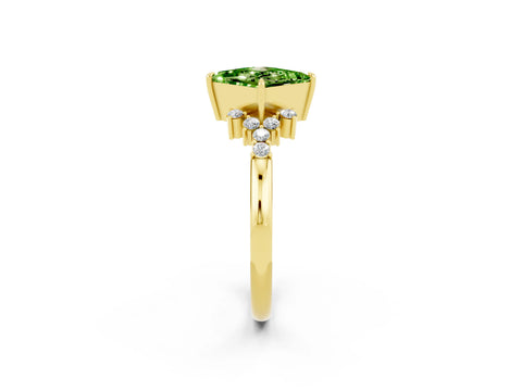 Yellow gold Princess Cut Peridot Ring with Side Stones and Four-Prong Setting_38