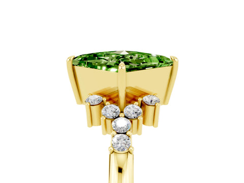 Yellow gold Princess Cut Peridot Ring with Side Stones and Four-Prong Setting_41