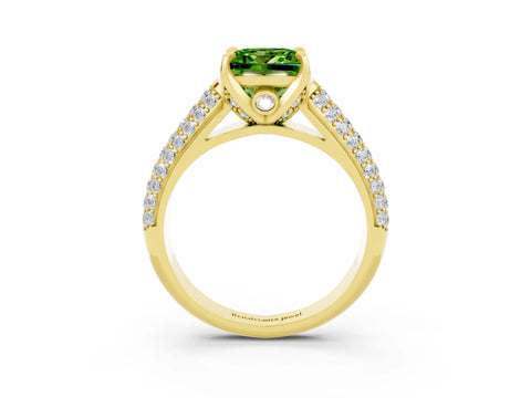 Yellow gold Princess Cut Peridot Solitaire Ring with Three-Row Pavé Band and Four-Prong Setting_15