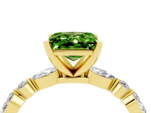 Yellow gold Princess Cut Peridot Solitaire with Side Stones on a Pavé Band and Four-Prong Setting_4