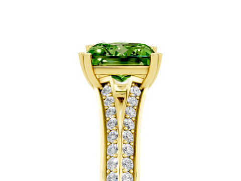 Yellow gold Princess Cut Peridot Split Shank Engagement Ring with Pavé Band_5