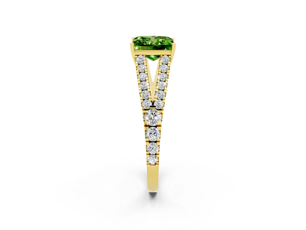 Yellow gold Princess Cut Peridot Split Shank Pavé Engagement Ring with Four-Prong Setting