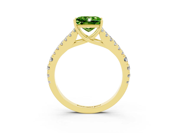 Yellow gold Princess Cut Peridot Split Shank Pavé Engagement Ring with Four-Prong Setting