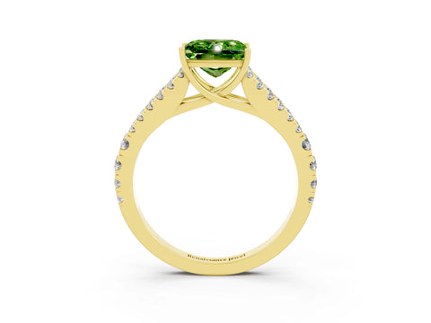 Yellow gold Princess Cut Peridot Split Shank Pavé Engagement Ring with Four-Prong Setting_15