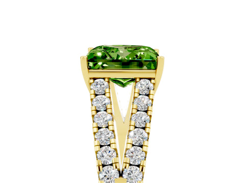 Yellow gold Princess Cut Peridot Split Shank Pavé Engagement Ring with Four-Prong Setting_17