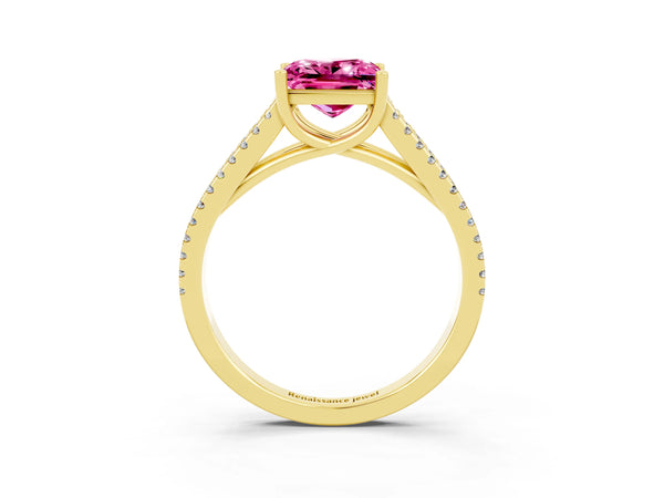 Yellow gold Princess Cut Pink Sapphire Solitaire Engagement Ring with Split Shank Pavé Band