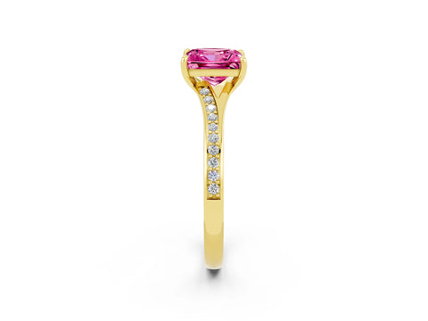 Yellow gold Princess Cut Pink Sapphire Solitaire Ring with Pavé Band and Prong Setting_2