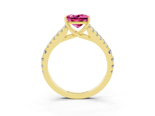 Yellow gold Princess Cut Pink Sapphire Split Shank Pavé Engagement Ring with Four-Prong Setting